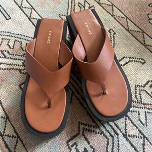 Frame Denim platform leather flip flops
